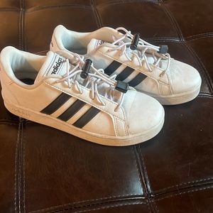 Adidas Grand Court- Size 3 KIDS YOUTH